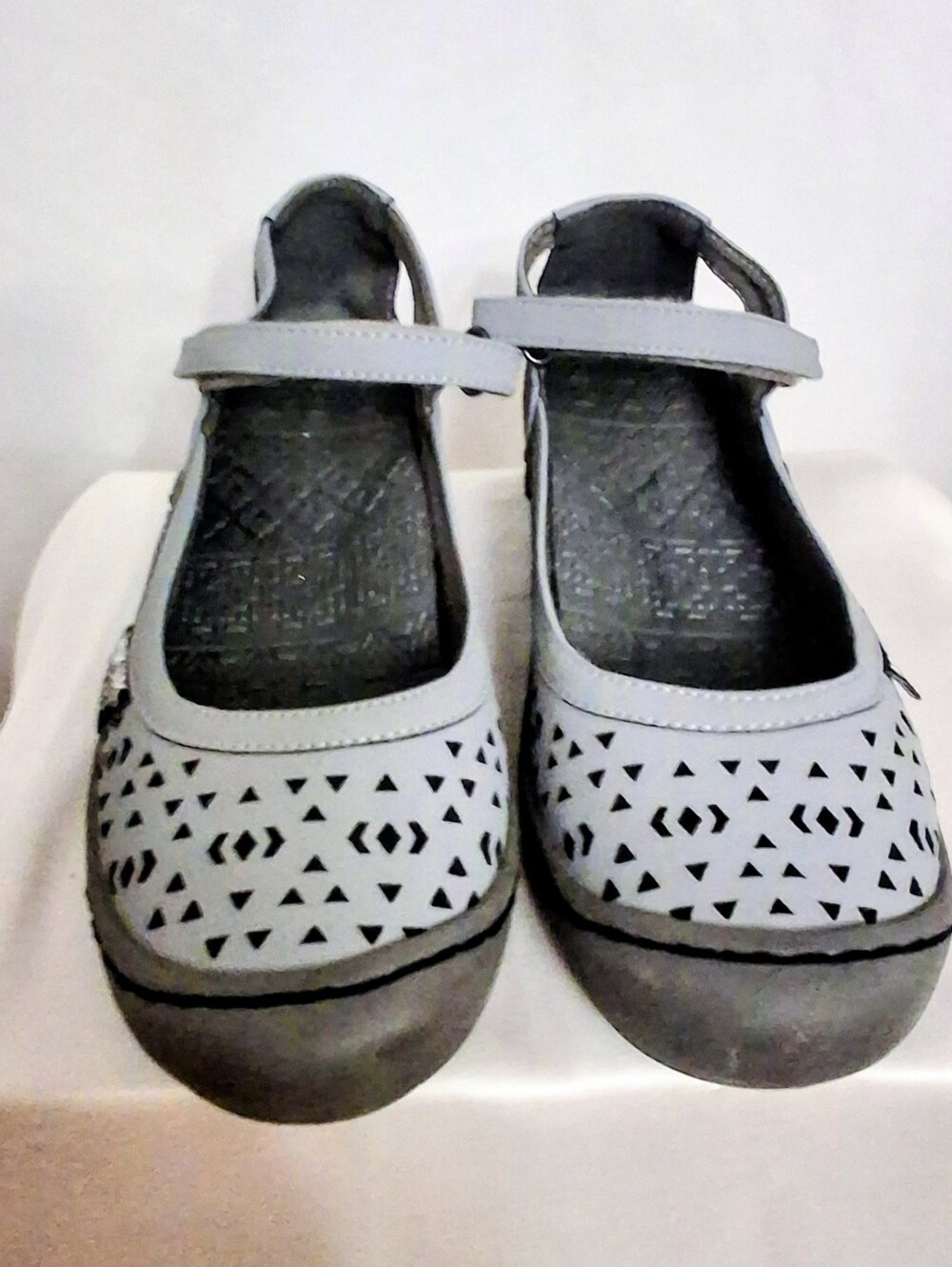 Muk Luks SIZE 7 Gray Mary Jane Flats Adj. Loop And Hook Strap, Slip Resistant